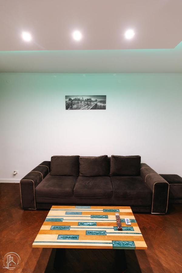 Zaza Apartament - Central Area, With Balcony Târgu Jiu Exterior photo