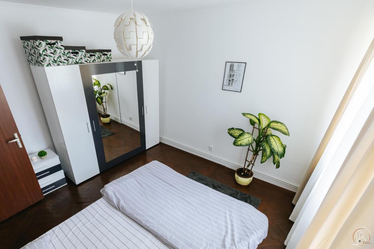 Zaza Apartament - Central Area, With Balcony Târgu Jiu Exterior photo